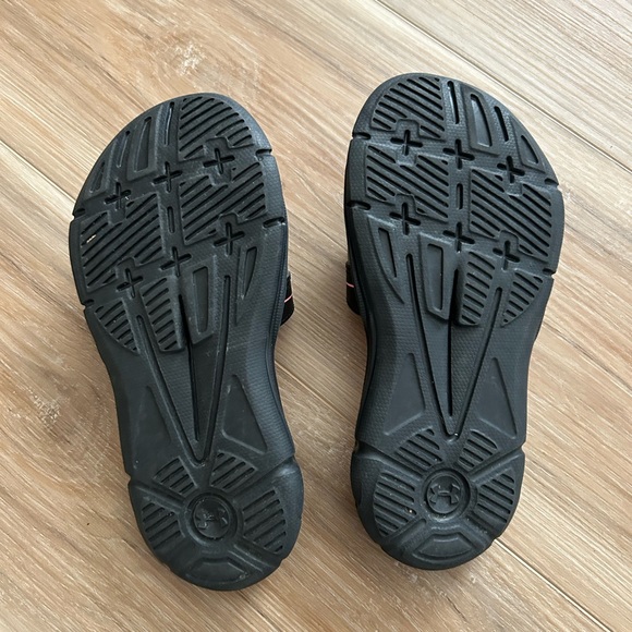 NWOT Girls Ignite Under Armour slides - Picture 6 of 8